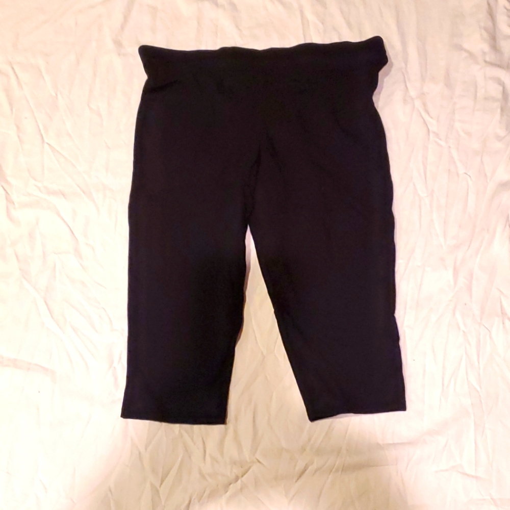 Torrid leggings. Cropped black